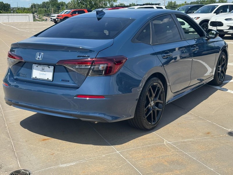 Honda Civic Sedan Hybrid Vehicle Full-screen Gallery Image 03