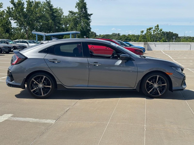 Honda Civic Hatchback Vehicle Full-screen Gallery Image 02