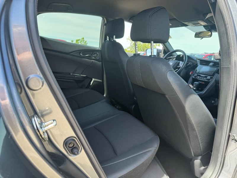 Honda Civic Hatchback Vehicle Full-screen Gallery Image 11