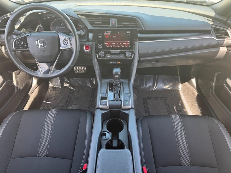 Honda Civic Hatchback Vehicle Full-screen Gallery Image 12