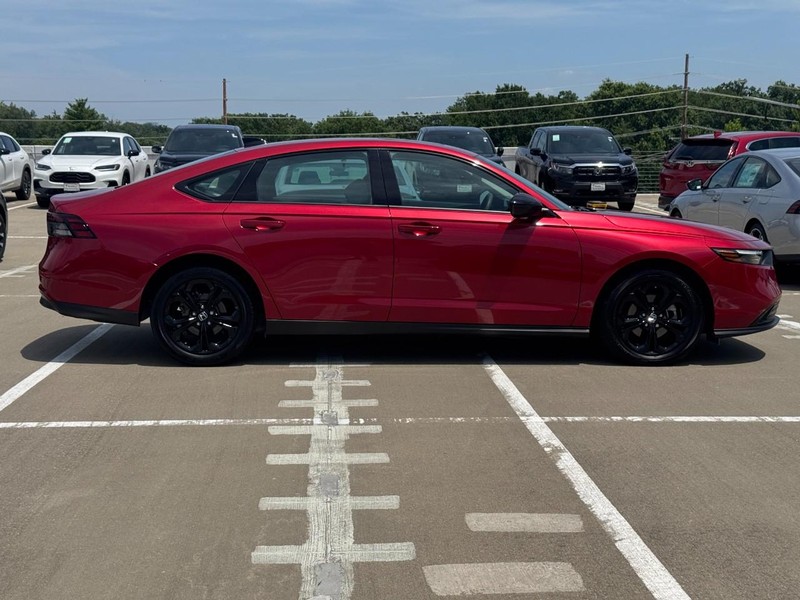Honda Accord Sedan Vehicle Full-screen Gallery Image 02