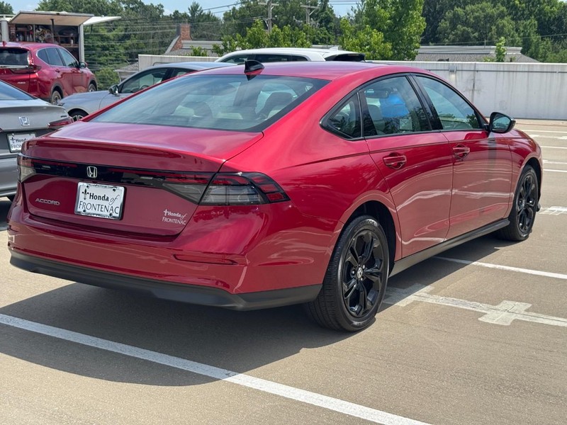 Honda Accord Sedan Vehicle Full-screen Gallery Image 03