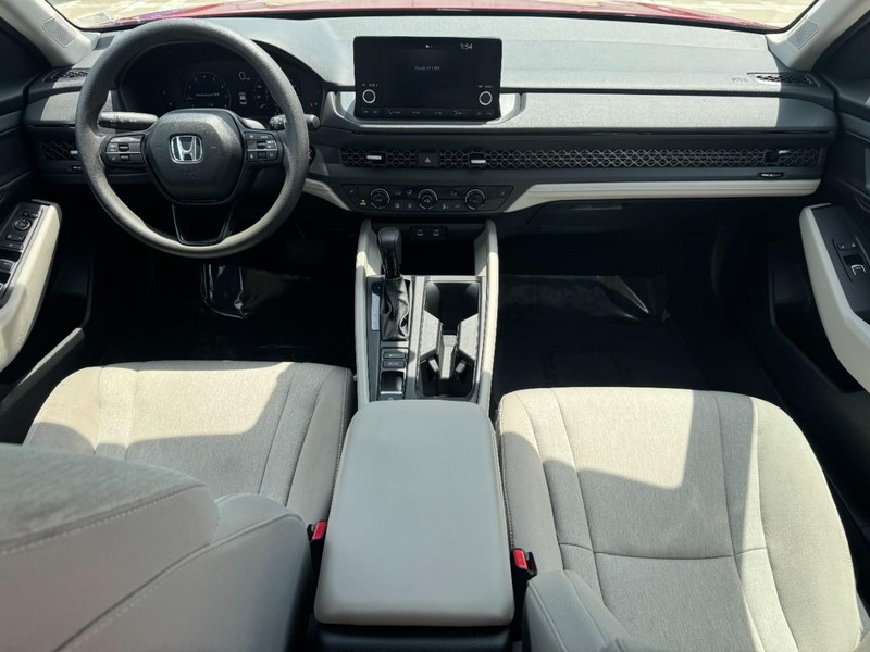 Honda Accord Sedan Vehicle Full-screen Gallery Image 10