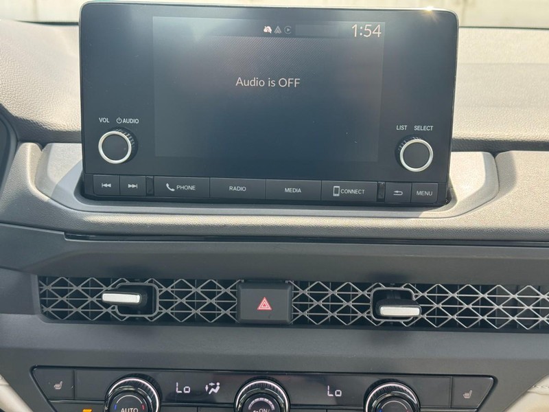 Honda Accord Sedan Vehicle Full-screen Gallery Image 12