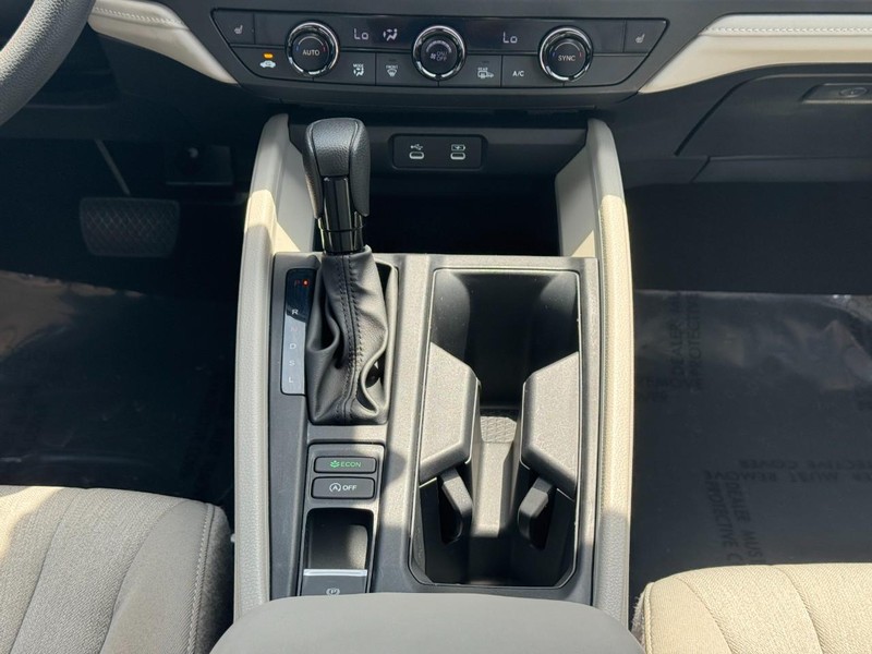 Honda Accord Sedan Vehicle Full-screen Gallery Image 13
