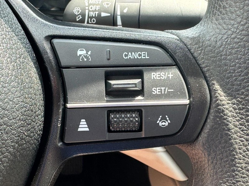 Honda Accord Sedan Vehicle Full-screen Gallery Image 17