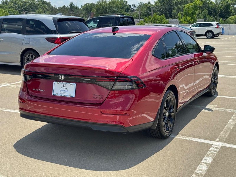 Honda Accord Sedan Vehicle Full-screen Gallery Image 03