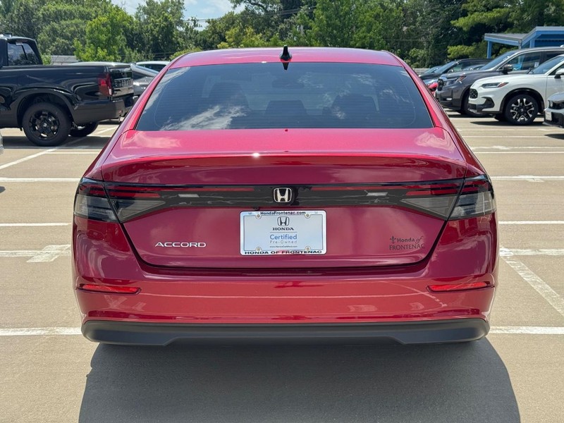 Honda Accord Sedan Vehicle Full-screen Gallery Image 05