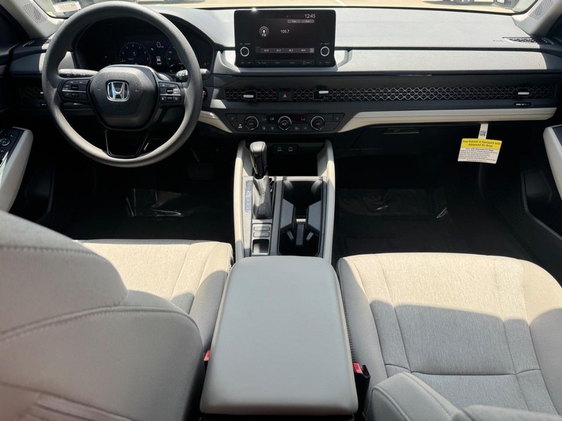 Honda Accord Sedan Vehicle Full-screen Gallery Image 11