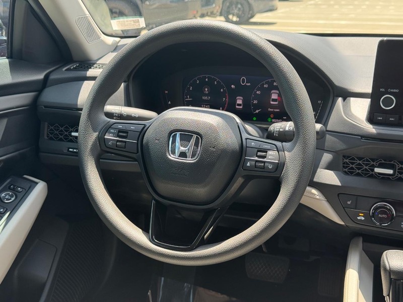 Honda Accord Sedan Vehicle Full-screen Gallery Image 12