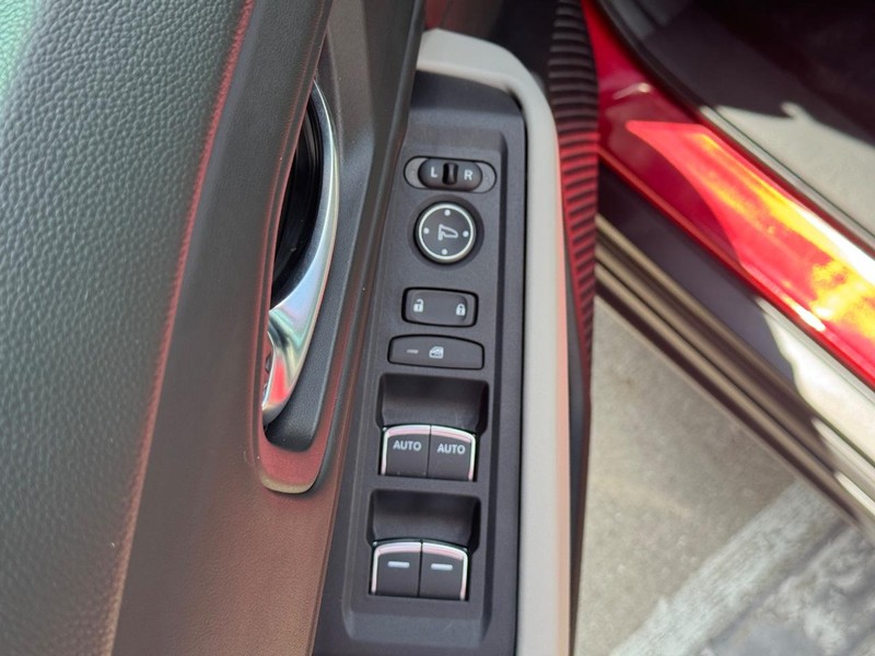 Honda Accord Sedan Vehicle Full-screen Gallery Image 15