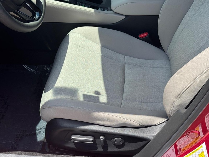 Honda Accord Sedan Vehicle Full-screen Gallery Image 16