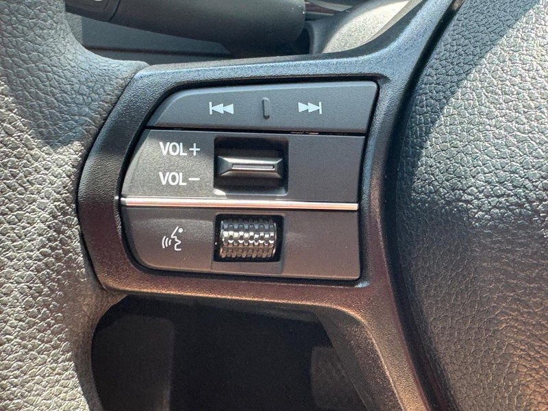 Honda Accord Sedan Vehicle Full-screen Gallery Image 17