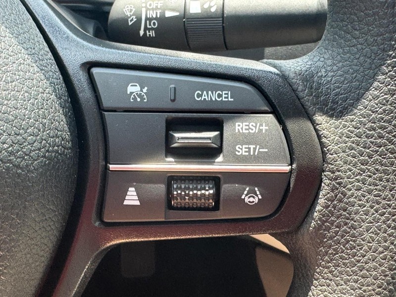 Honda Accord Sedan Vehicle Full-screen Gallery Image 18