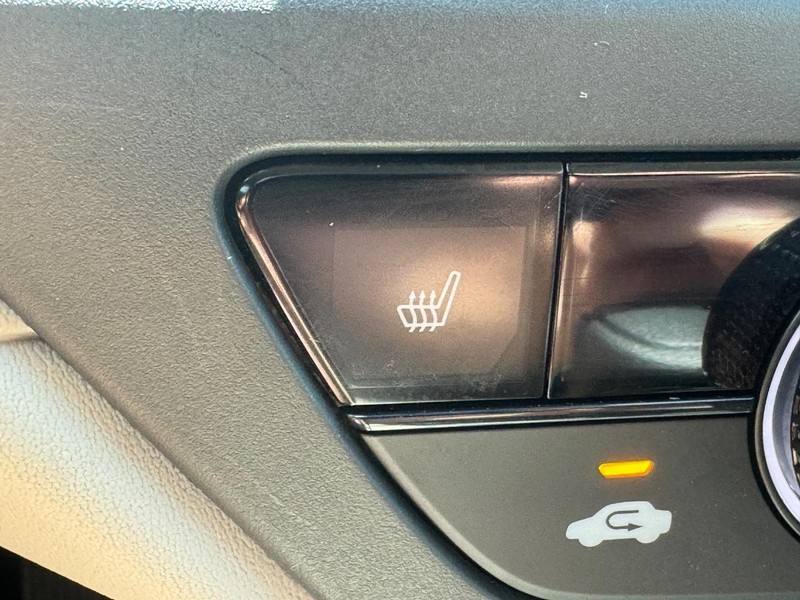 Honda Accord Sedan Vehicle Full-screen Gallery Image 21