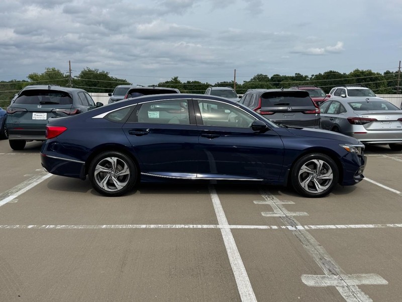 Honda Accord Sedan Vehicle Full-screen Gallery Image 02