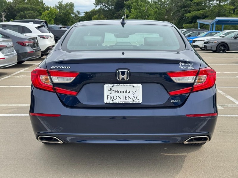 Honda Accord Sedan Vehicle Full-screen Gallery Image 06