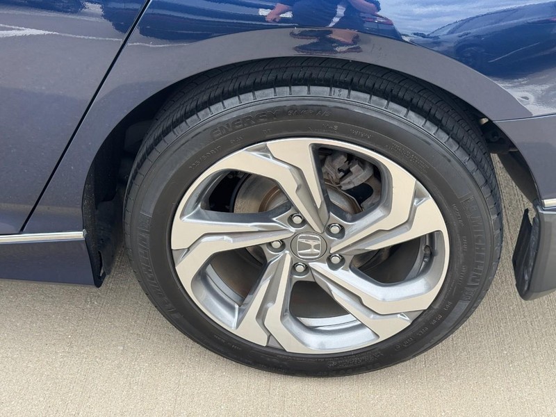 Honda Accord Sedan Vehicle Full-screen Gallery Image 08