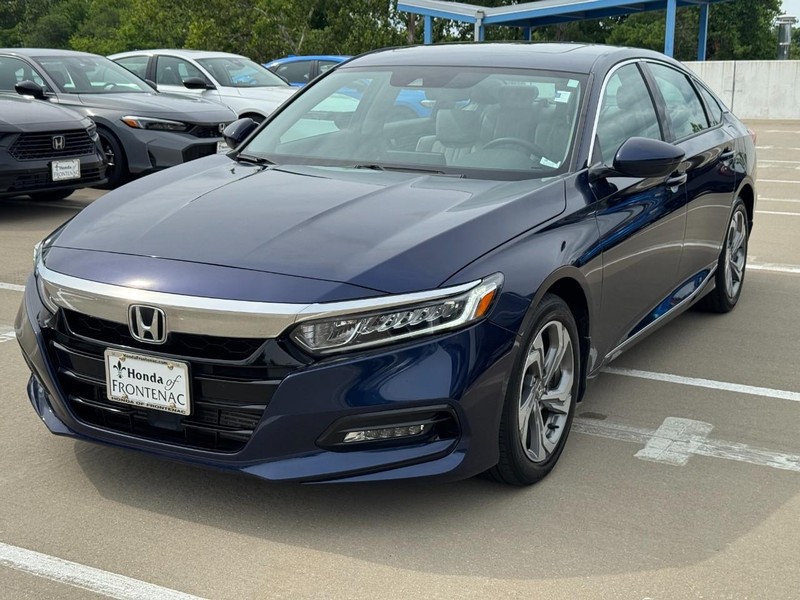 Honda Accord Sedan Vehicle Full-screen Gallery Image 09