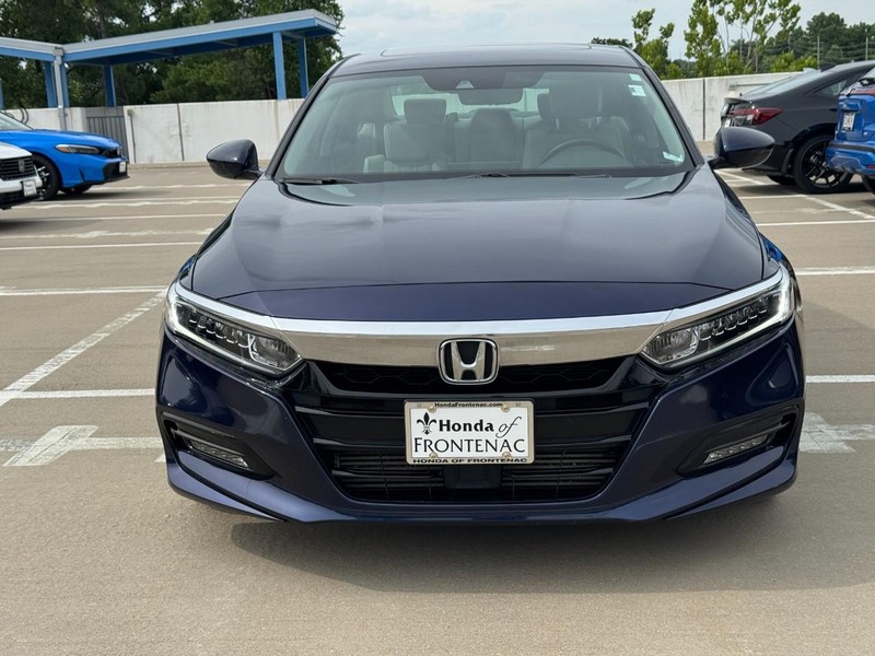Honda Accord Sedan Vehicle Full-screen Gallery Image 10