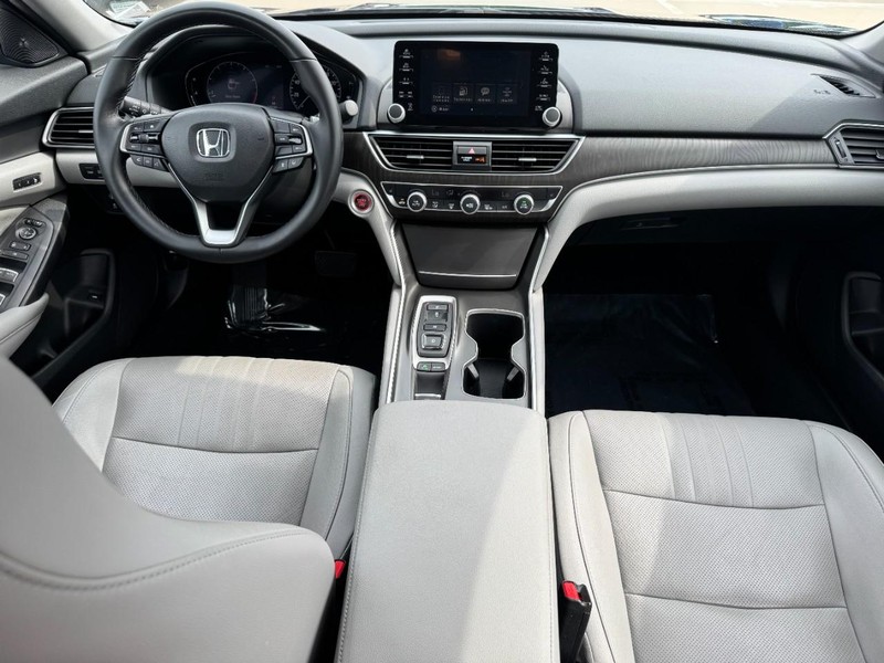 Honda Accord Sedan Vehicle Full-screen Gallery Image 12