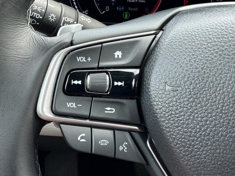 Honda Accord Sedan Vehicle Full-screen Gallery Image 19