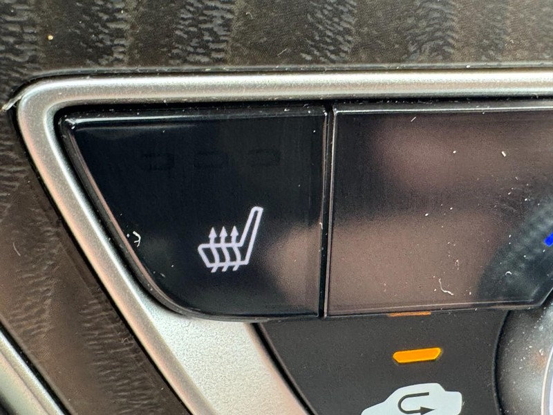 Honda Accord Sedan Vehicle Full-screen Gallery Image 23