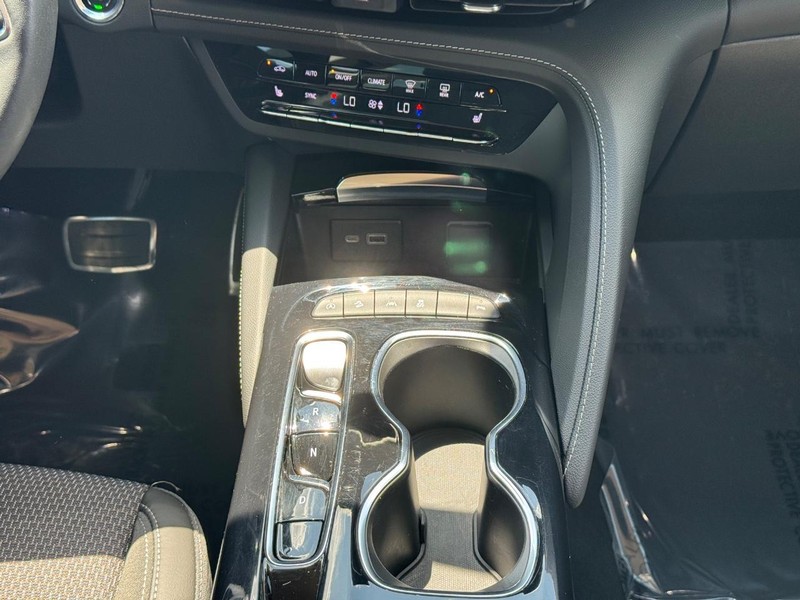 Buick Envision Vehicle Full-screen Gallery Image 15