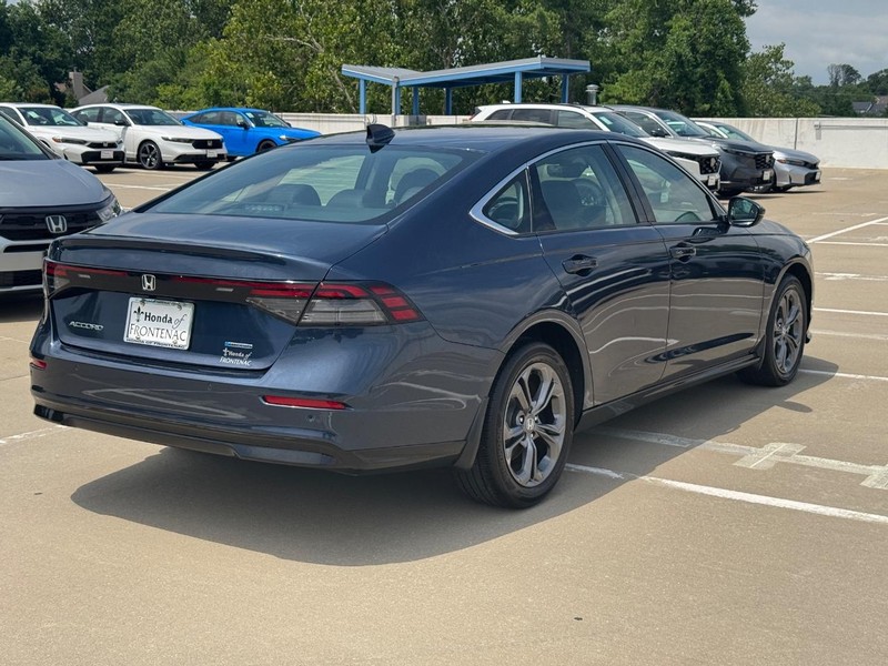 Honda Accord Hybrid Vehicle Full-screen Gallery Image 03