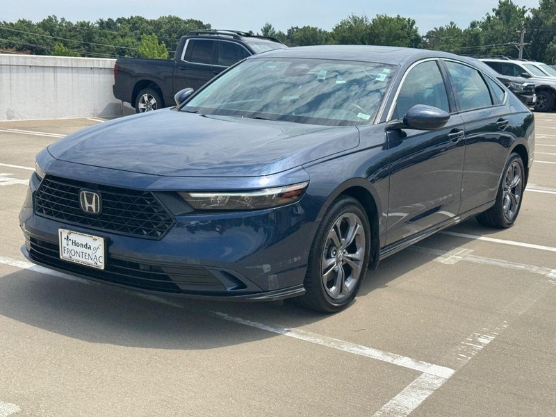 Honda Accord Hybrid Vehicle Full-screen Gallery Image 09