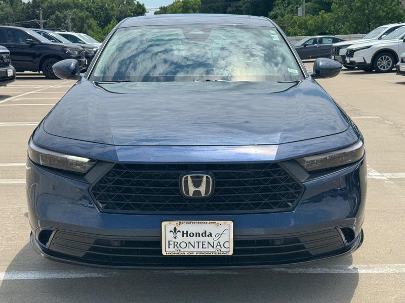 Honda Accord Hybrid Vehicle Full-screen Gallery Image 10