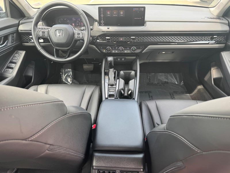 Honda Accord Hybrid Vehicle Full-screen Gallery Image 12