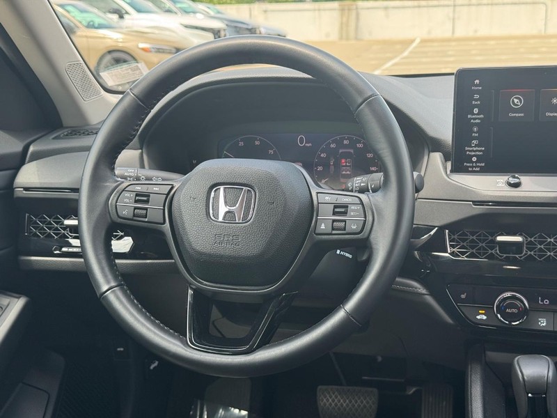 Honda Accord Hybrid Vehicle Full-screen Gallery Image 13