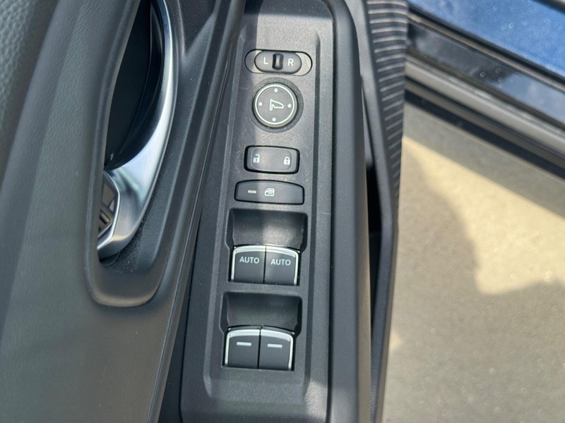Honda Accord Hybrid Vehicle Full-screen Gallery Image 16