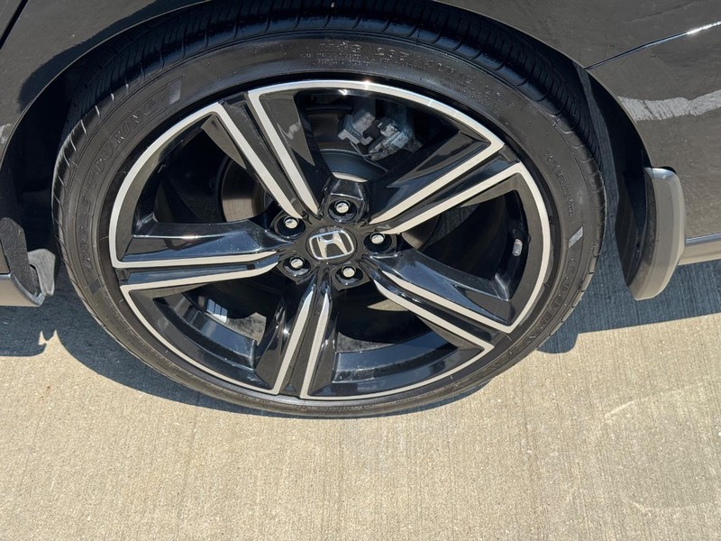 Honda Accord Hybrid Vehicle Full-screen Gallery Image 08