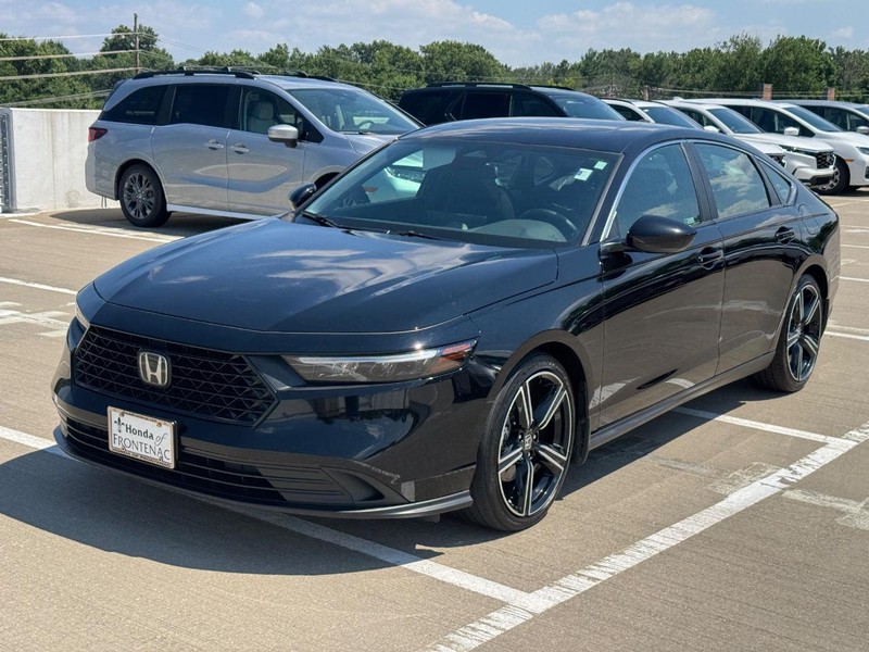 Honda Accord Hybrid Vehicle Full-screen Gallery Image 09