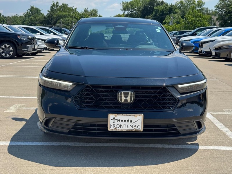 Honda Accord Hybrid Vehicle Full-screen Gallery Image 10
