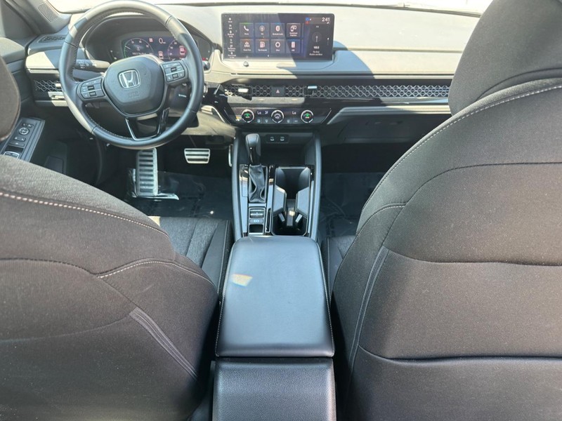 Honda Accord Hybrid Vehicle Full-screen Gallery Image 12
