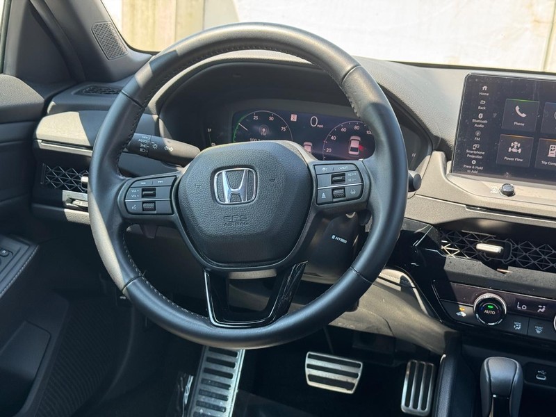 Honda Accord Hybrid Vehicle Full-screen Gallery Image 13