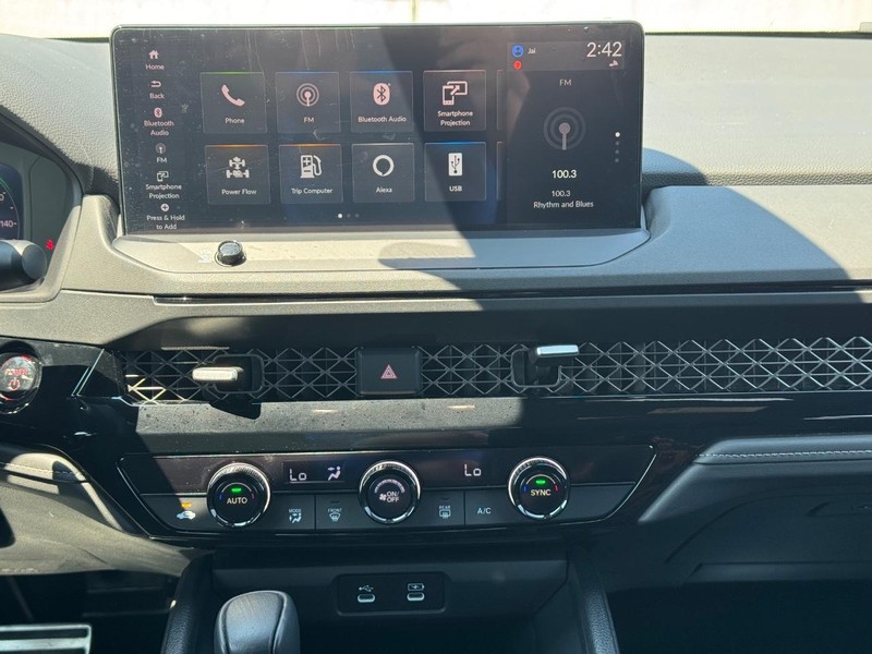 Honda Accord Hybrid Vehicle Full-screen Gallery Image 14