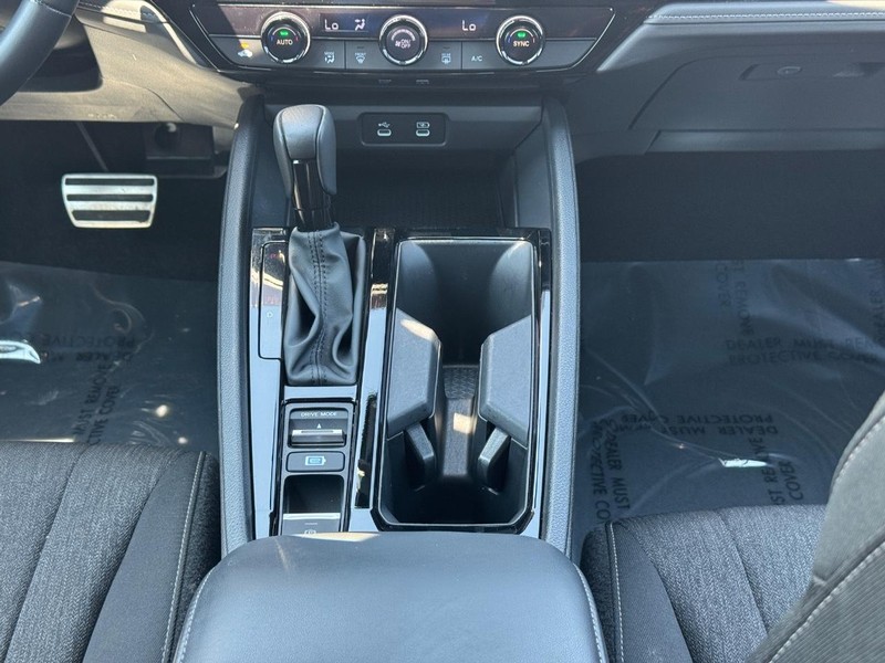 Honda Accord Hybrid Vehicle Full-screen Gallery Image 15