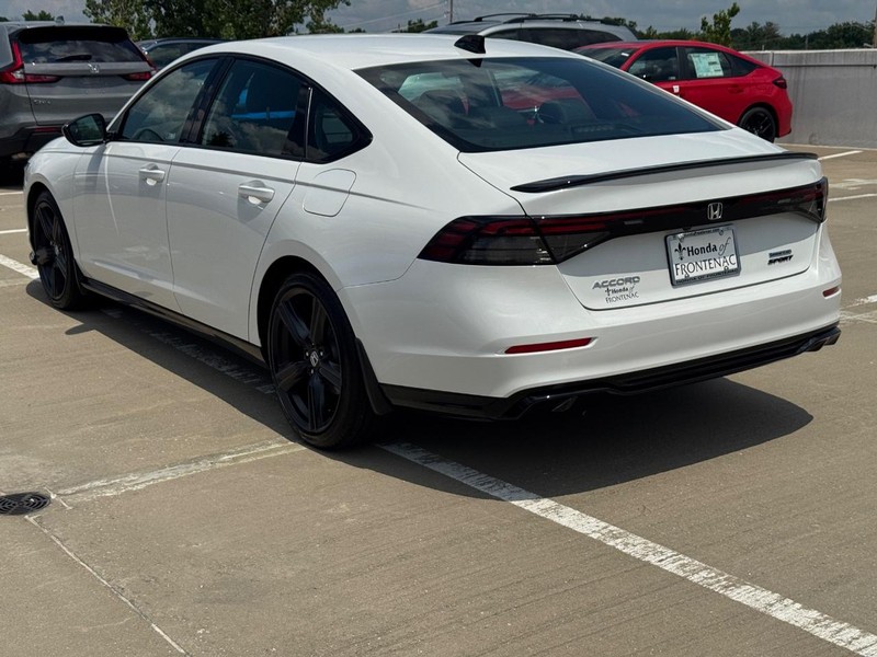 Honda Accord Hybrid Vehicle Full-screen Gallery Image 07
