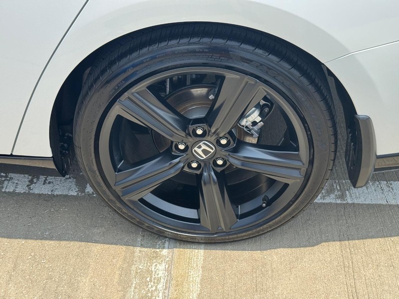 Honda Accord Hybrid Vehicle Full-screen Gallery Image 08
