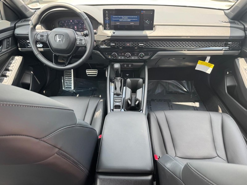 Honda Accord Hybrid Vehicle Full-screen Gallery Image 12