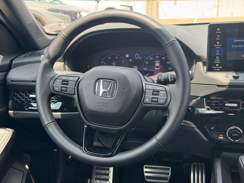 Honda Accord Hybrid Vehicle Full-screen Gallery Image 13