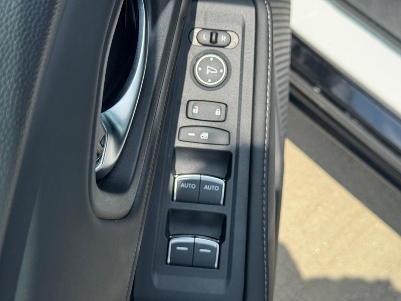 Honda Accord Hybrid Vehicle Full-screen Gallery Image 16