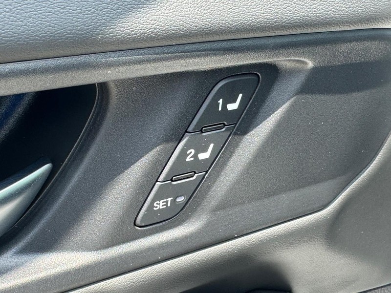 Honda Accord Hybrid Vehicle Full-screen Gallery Image 17