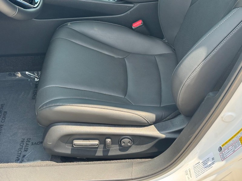 Honda Accord Hybrid Vehicle Full-screen Gallery Image 18