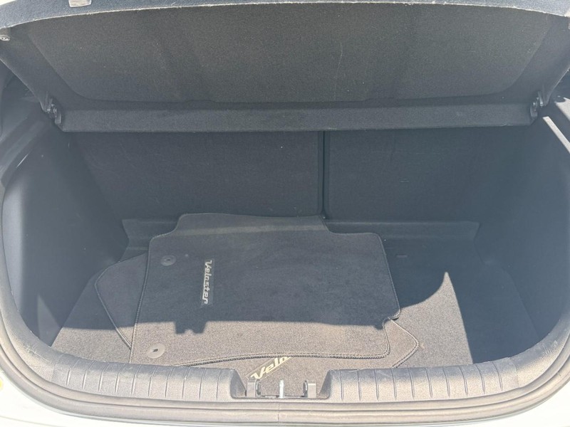 Hyundai Veloster Vehicle Full-screen Gallery Image 05