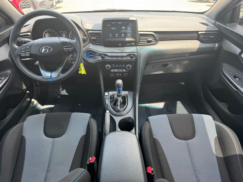 Hyundai Veloster Vehicle Full-screen Gallery Image 10